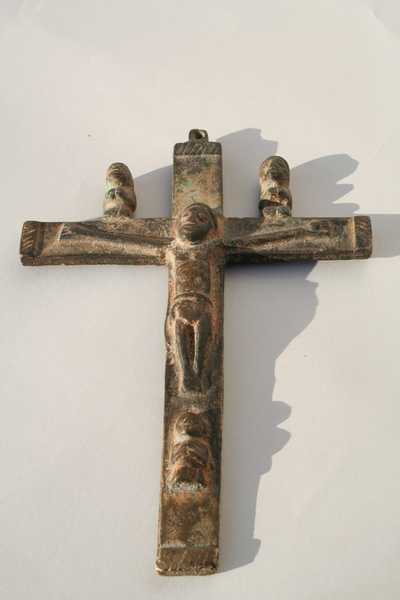   Br.     Kongo(crucifix), d`afrique : rep.dem.Congo, statuette   Br.     Kongo(crucifix), masque ancien africain   Br.     Kongo(crucifix), art du rep.dem.Congo - Art Africain, collection privées Belgique. Statue africaine de la tribu des   Br.     Kongo(crucifix), provenant du rep.dem.Congo, 1443/1187 Vieux crucifix-(kangi Kiditu) à base de laiton h.24 xL.17cm.d